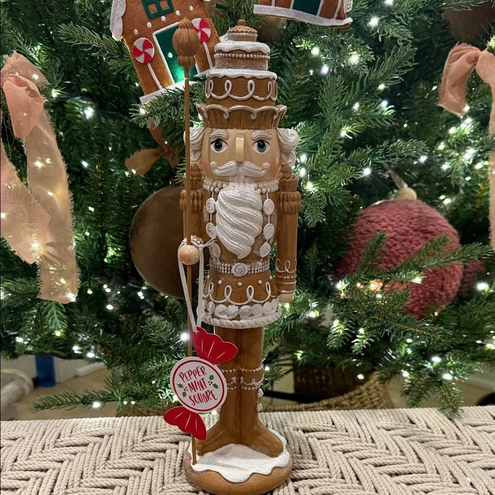 Peppermint square Gingerbread man nutcracker - Picture 1 of 8